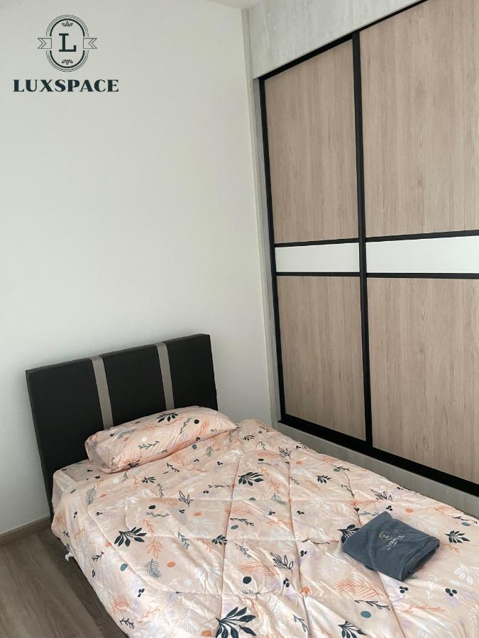 Near Batu Kawa Cozy P * Kuching